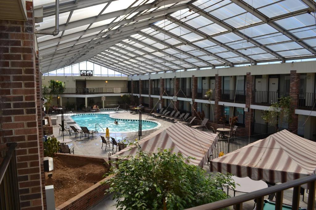 The Greenwood Hotel بولينغ غرين المظهر الخارجي الصورة